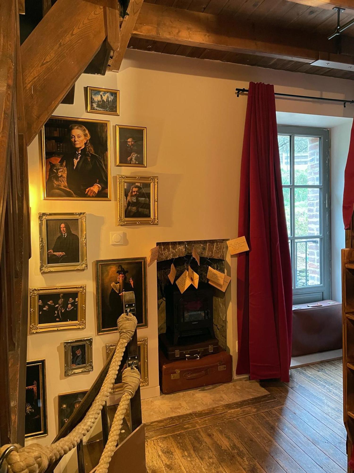 Impasse Des Mysteres - La Maison Des Sorciers Lehon/Dinan Exteriér fotografie
