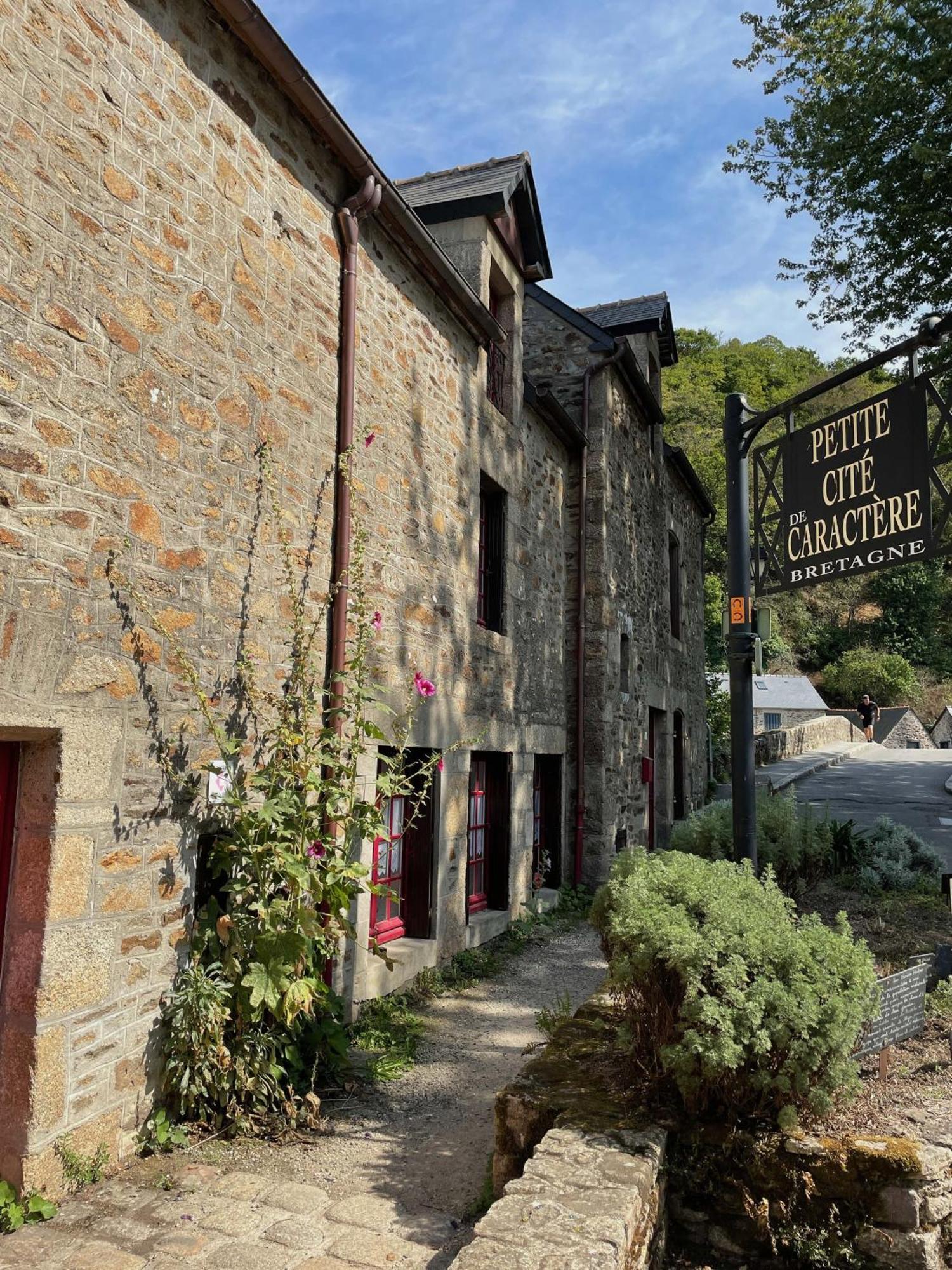 Impasse Des Mysteres - La Maison Des Sorciers Lehon/Dinan Exteriér fotografie