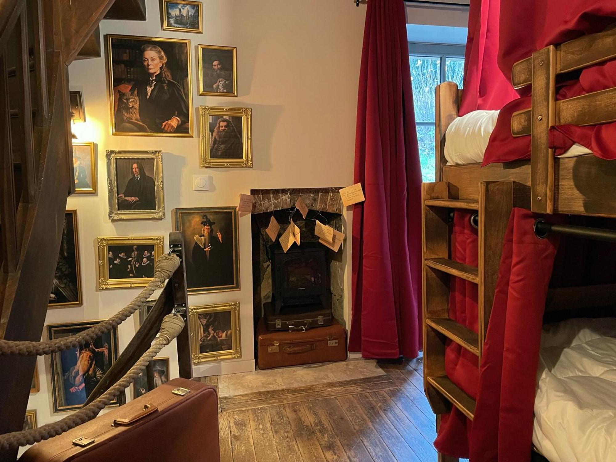 Impasse Des Mysteres - La Maison Des Sorciers Lehon/Dinan Exteriér fotografie